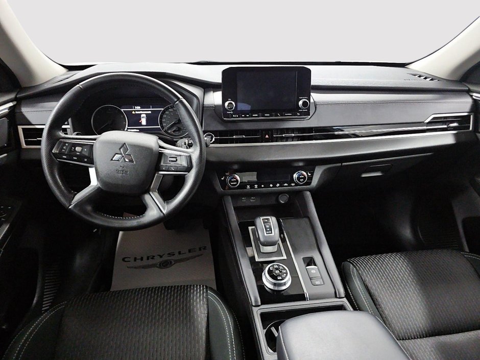 2023 Mitsubishi Outlander ES // S-AWD // 2.5L-9