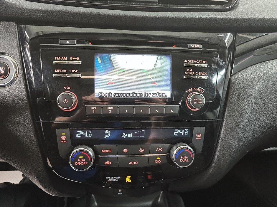 Nissan Qashqai SV AWD // TOIT OUVRANT 2018-17