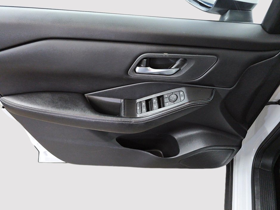 Nissan Rogue SV // AWD // CVT 2024-10