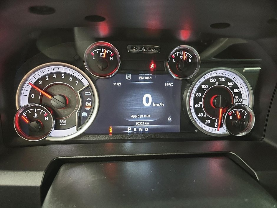 Ram 1500 Classic WARLOCK 4X4 CREW CAB // V8 // TOUT ÉQUIPÉ 2019-13
