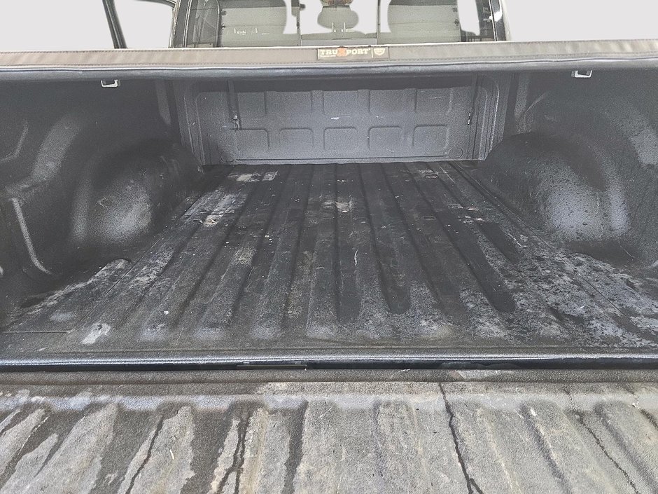 Ram 1500 Classic WARLOCK 4X4 CREW CAB // V8 // TOUT ÉQUIPÉ 2019-16