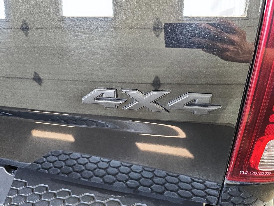 Ram 1500 Classic WARLOCK 4X4 CREW CAB // V8 // TOUT ÉQUIPÉ 2019-15