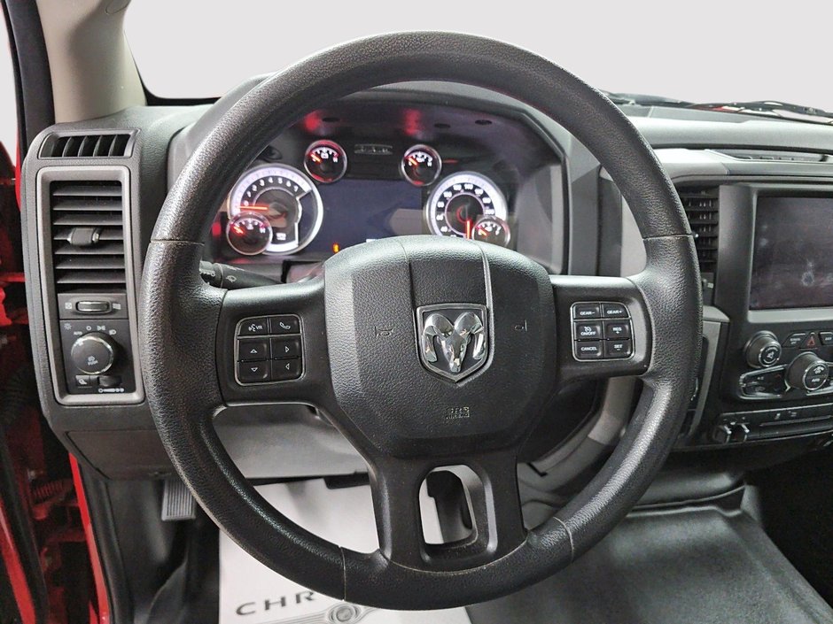 Ram 1500 Classic EXPRESS // RAM 1500 // CREW CAB 2020-11