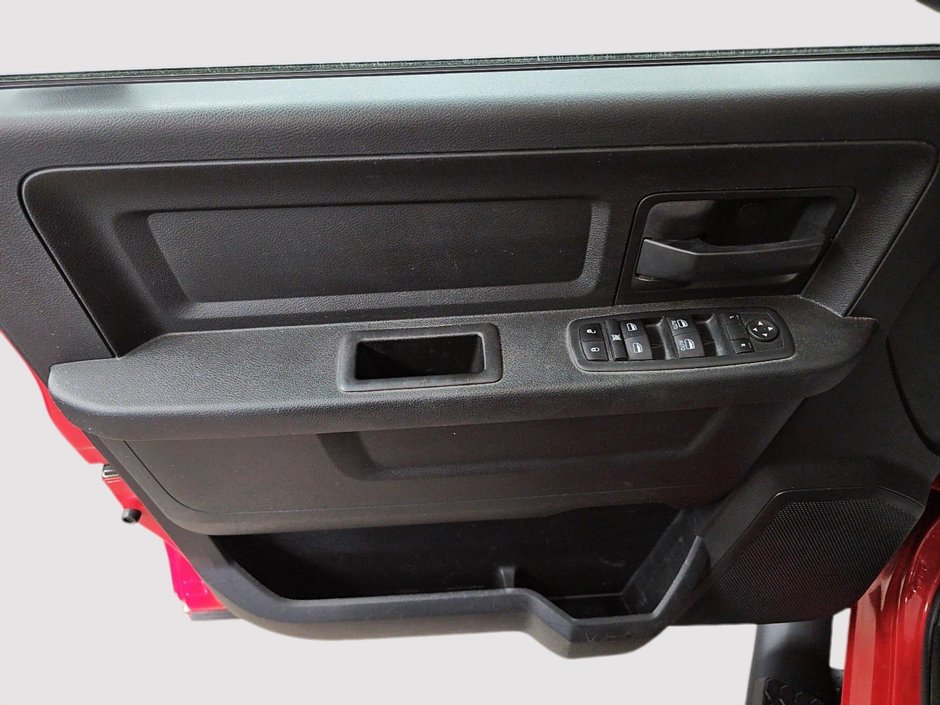 Ram 1500 Classic EXPRESS // RAM 1500 // CREW CAB 2020-10