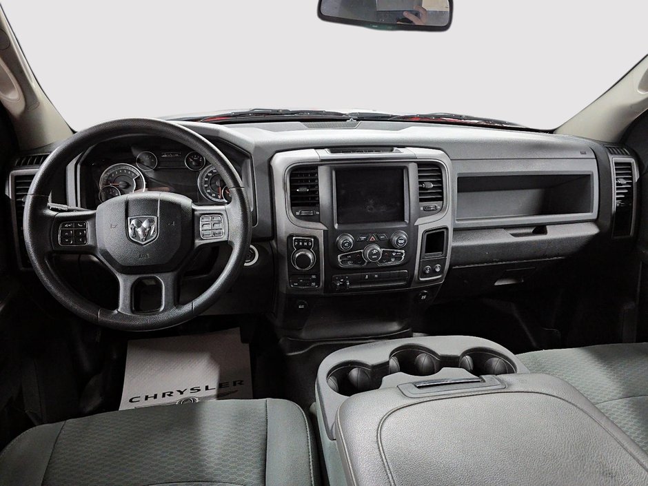 Ram 1500 Classic EXPRESS // RAM 1500 // CREW CAB 2020-9