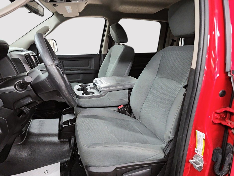 Ram 1500 Classic EXPRESS // RAM 1500 // CREW CAB 2020-8