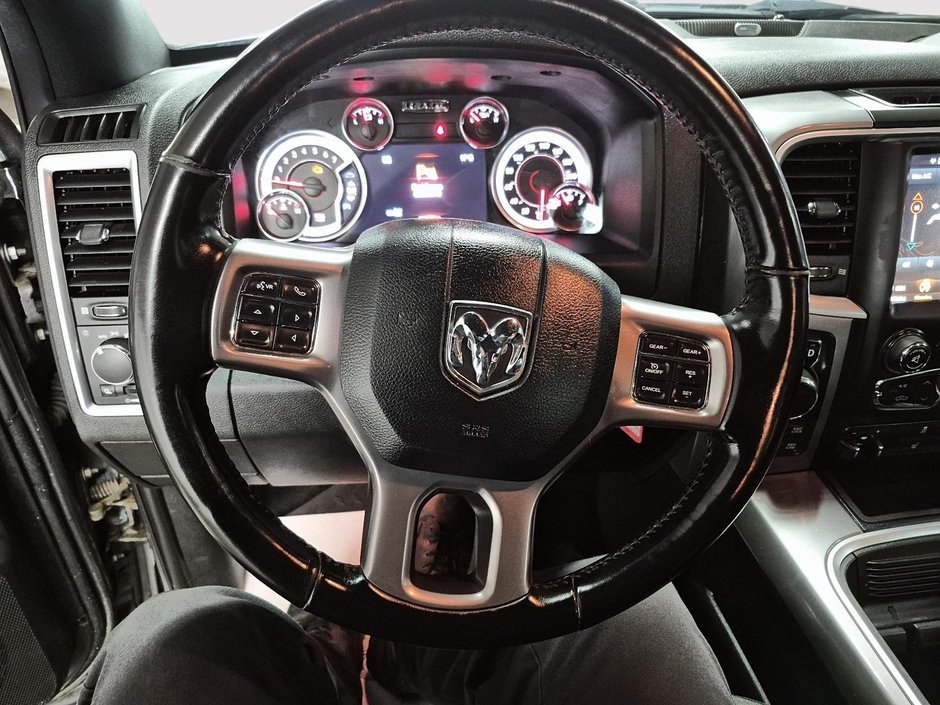 2021 Ram 1500 Classic WARLOCK / HEMI / V8-11