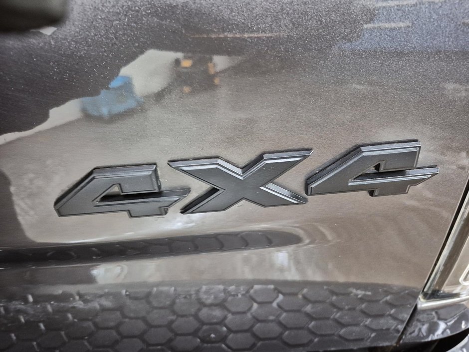 2021 Ram 1500 Classic WARLOCK / HEMI / V8-15