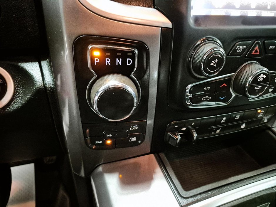 2021 Ram 1500 Classic WARLOCK / HEMI / V8-14