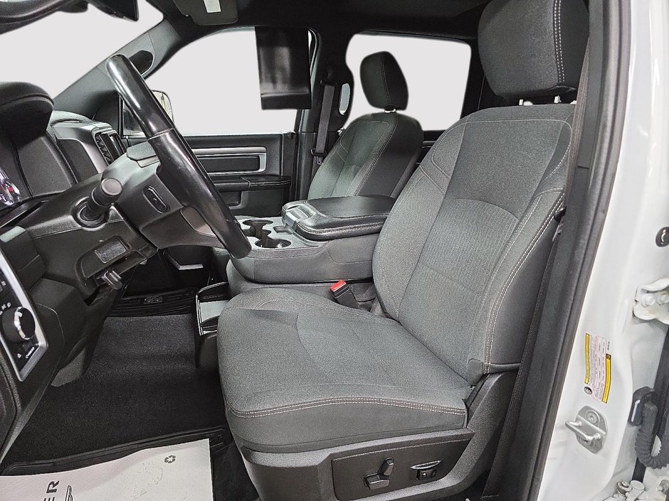 2021 Ram 1500 Classic WARLOCK // PENTASTAR-8