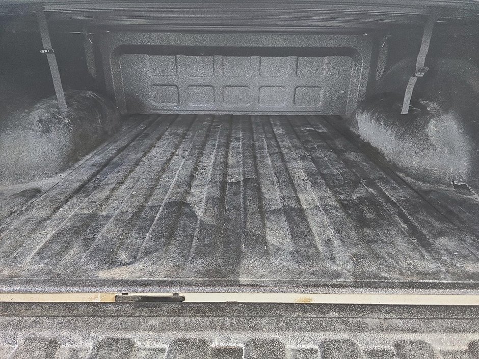 2021 Ram 1500 Classic WARLOCK // PENTASTAR-16