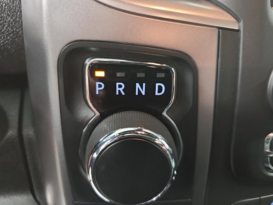 2021 Ram 1500 Classic WARLOCK // PENTASTAR-14