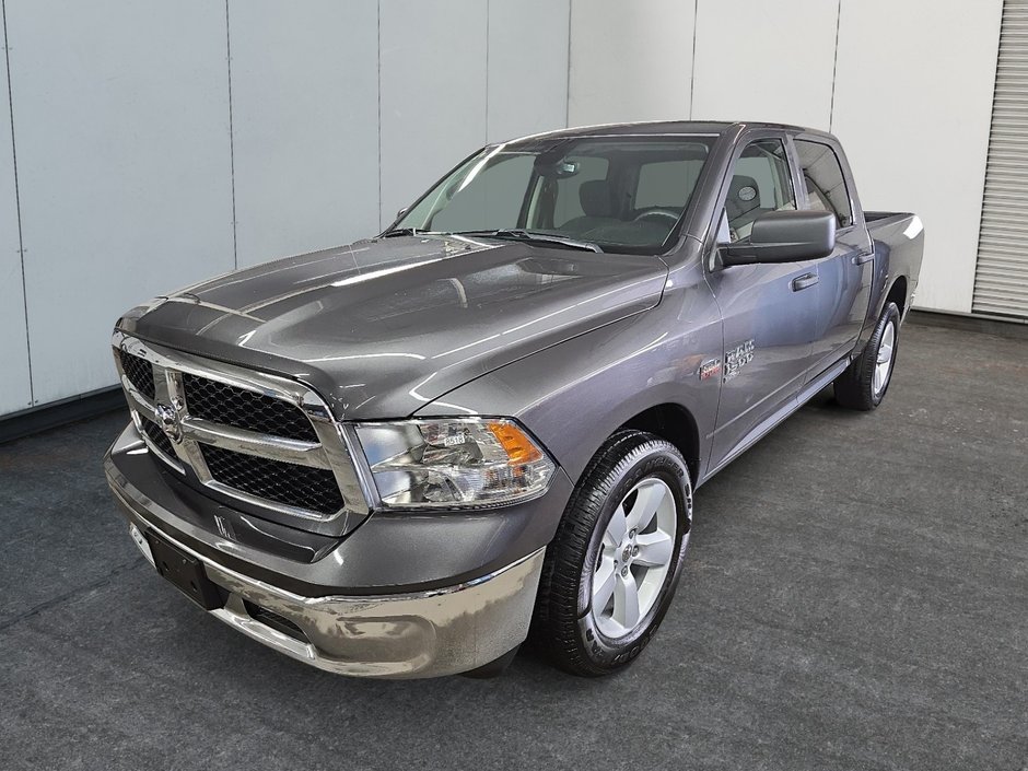 Ram 1500 Classic SLT CREW CAB 4X4 // V8 2022 à Sherbrooke, Québec
