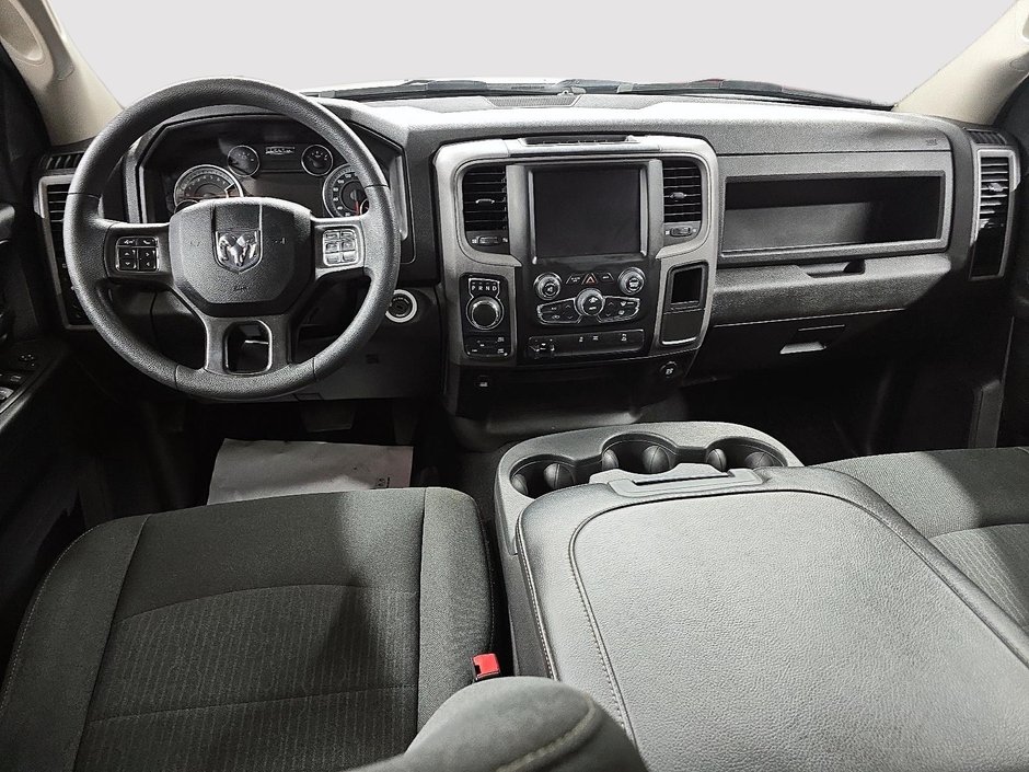 2022 Ram 1500 Classic EXPRESS 4X4 CREW CAB NIGHT EDITION // PLAN OR 434S-9