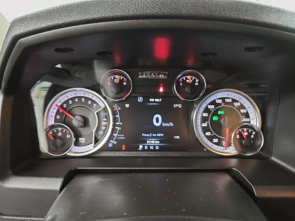 2022 Ram 1500 Classic EXPRESS 4X4 CREW CAB NIGHT EDITION // PLAN OR 434S-13
