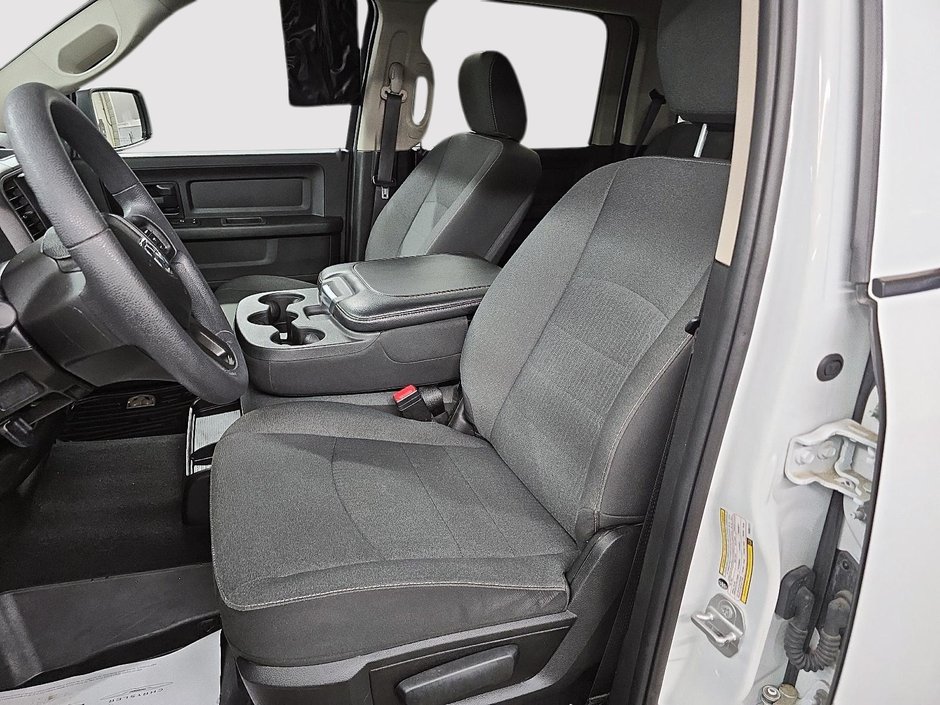2022 Ram 1500 Classic EXPRESS 4X4 CREW CAB NIGHT EDITION // PLAN OR 434S-8