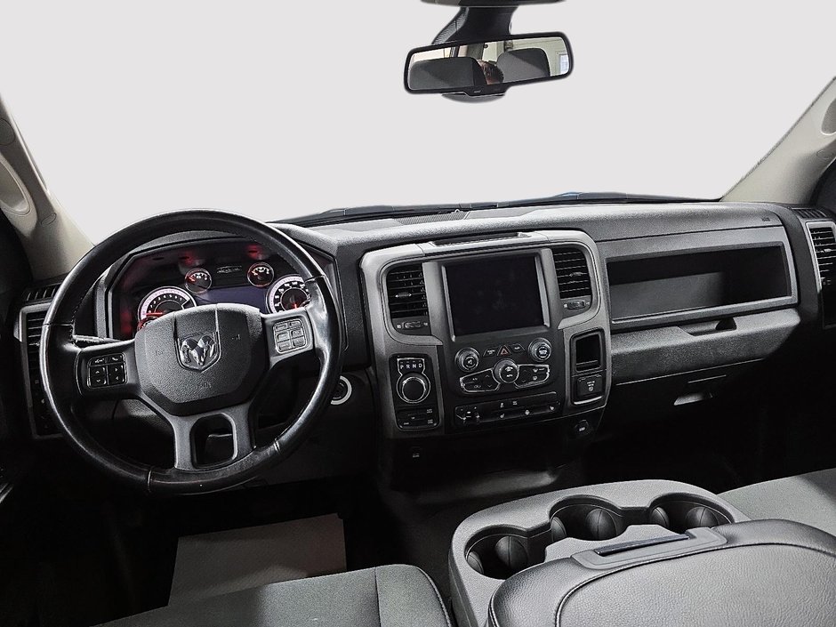 2023 Ram 1500 Classic EXPRESS / NIGHT EDITION // PENTASTAR-9