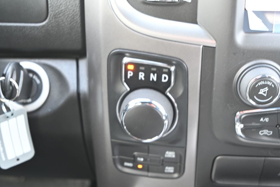 2024 Ram 1500 Classic WARLOCK-16