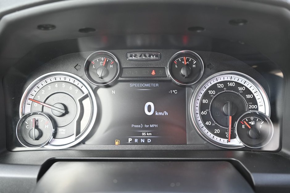 2024 Ram 1500 Classic WARLOCK-18