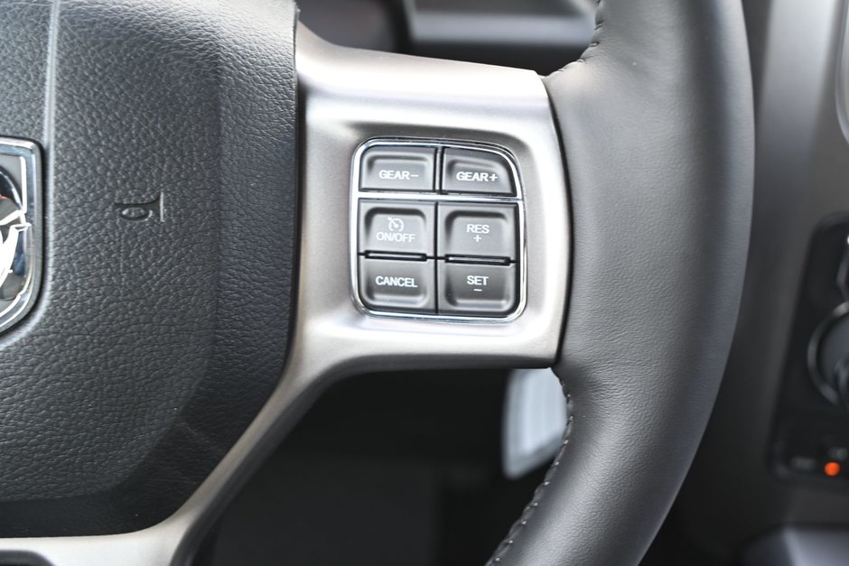 2024 Ram 1500 Classic WARLOCK-12