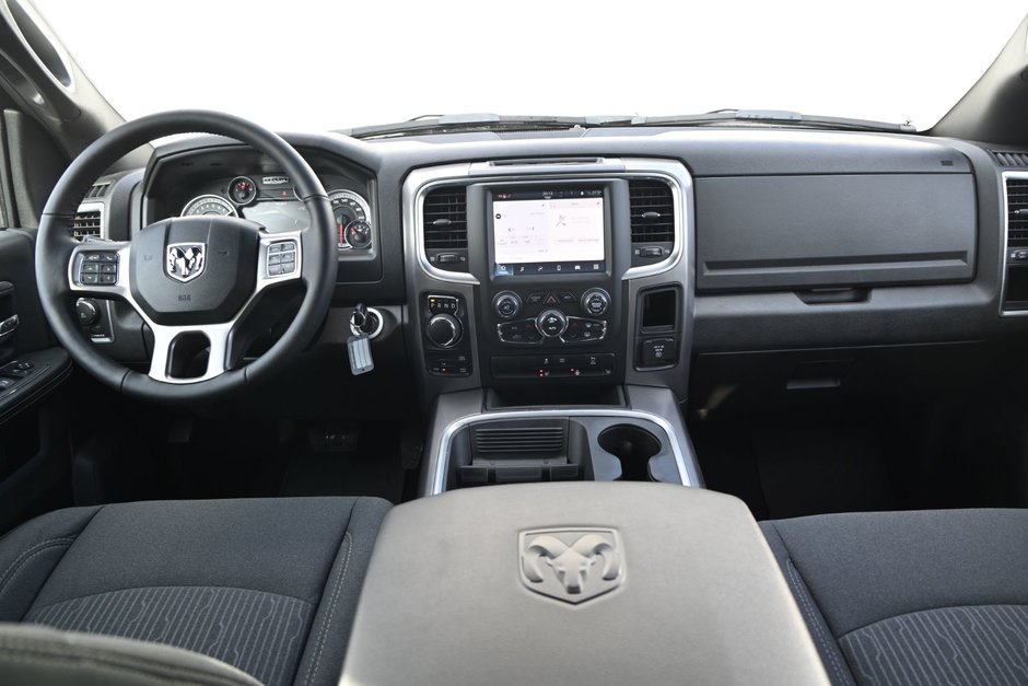 2024 Ram 1500 Classic WARLOCK-10