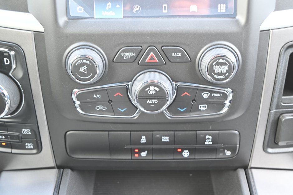 2024 Ram 1500 Classic WARLOCK-15