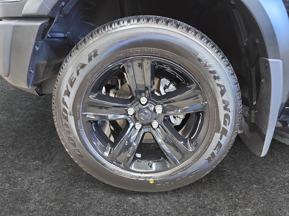 Ram 1500 Classic WARLOCK 4X4 CREW CAB // V8 2024-6