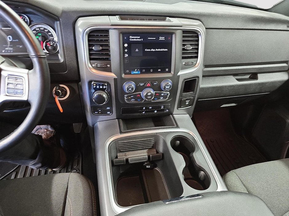 Ram 1500 Classic WARLOCK 4X4 CREW CAB // V8 2024-18