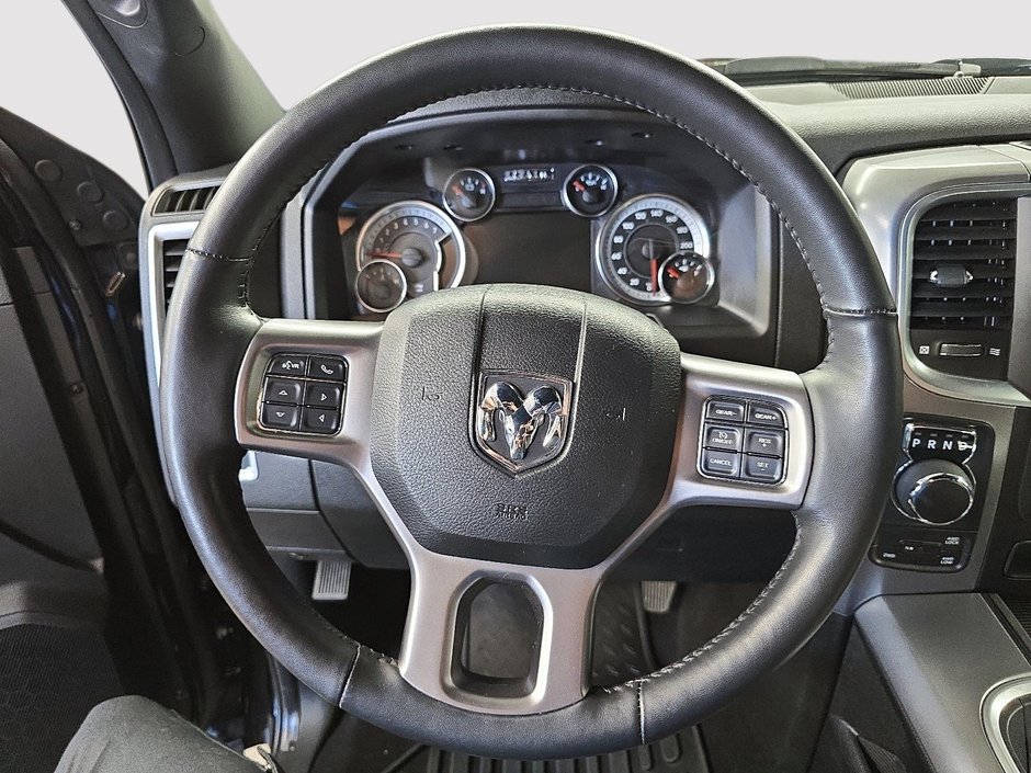 Ram 1500 Classic WARLOCK 4X4 CREW CAB // V8 2024-11