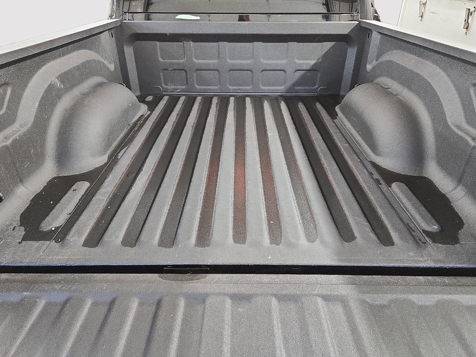 Ram 1500 Classic WARLOCK 4X4 CREW CAB // V8 2024-16