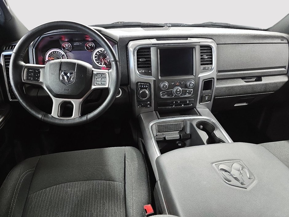 Ram 1500 Classic WARLOCK 4X4 CREW CAB // V8 2024-9