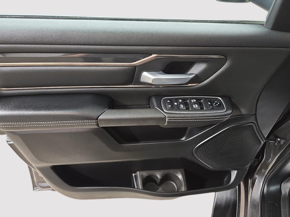 Ram 1500 SPORT 4X4 NIGHT EDITION CREW CAB // PLAN OR 5 ANS 2021-10