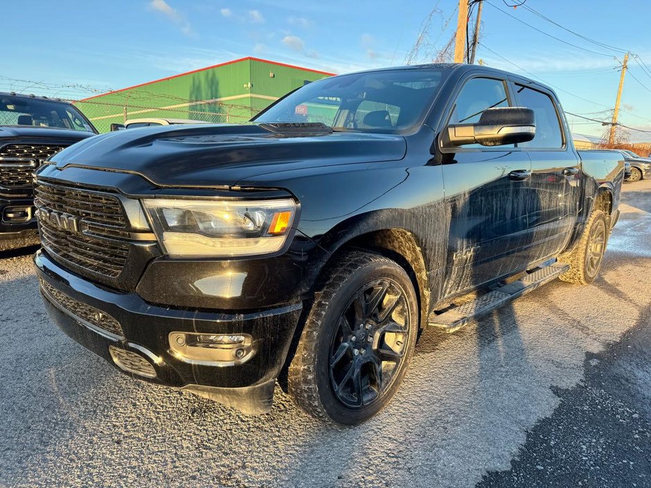 1500 Sport Crewcab V8 Night Toit-Panoramique 2022 à Sherbrooke, Québec