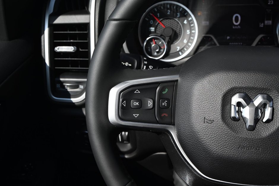 2023 Ram 1500 BIG HORN-12