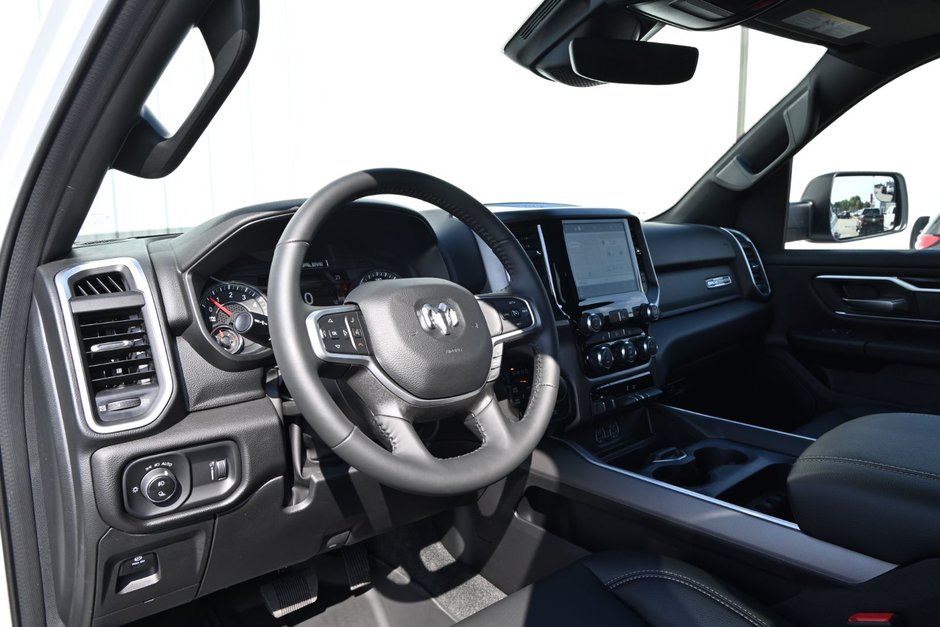 2023 Ram 1500 BIG HORN-5