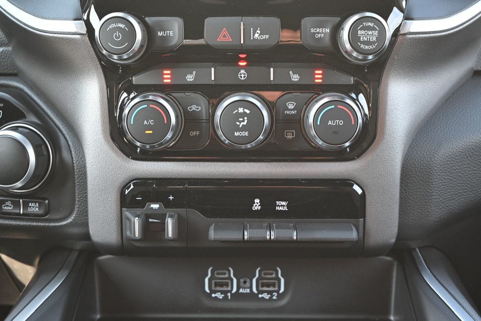 2023 Ram 1500 BIG HORN-14