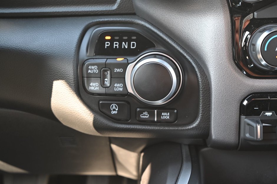 2023 Ram 1500 BIG HORN-15