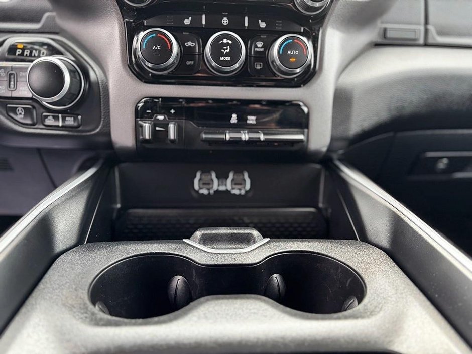 2023 Ram 1500 BIG HORN 4X4 CREW CAB // V8 // BACK COUNTRY-15