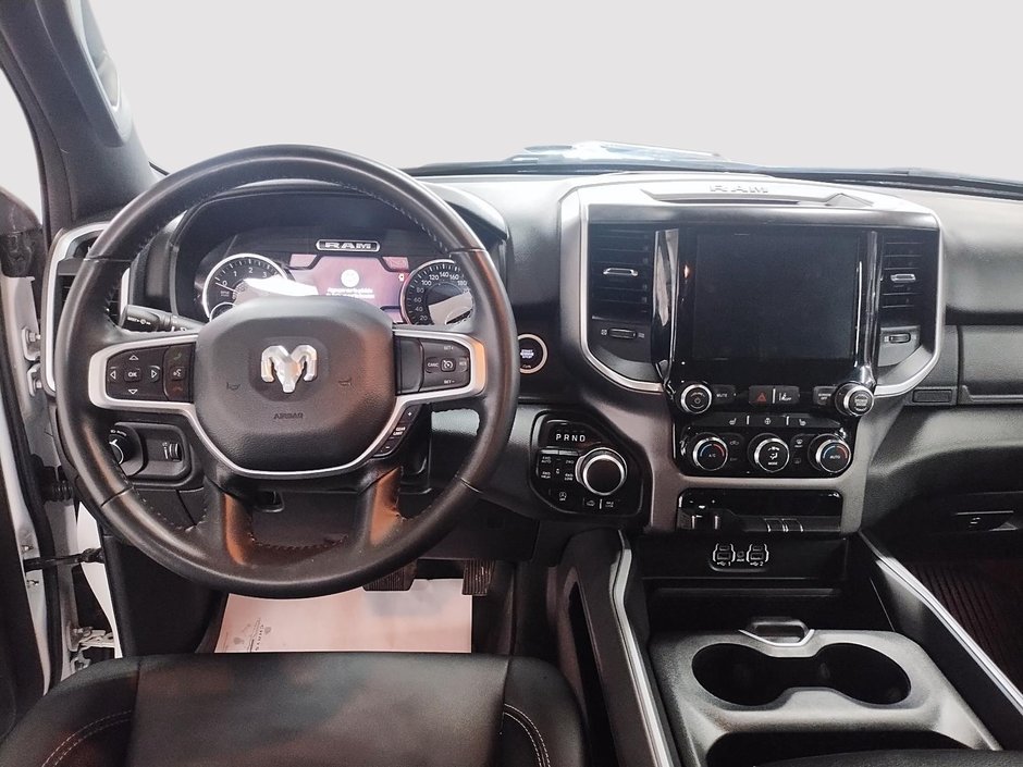 Ram 1500 BIG HORN 4X4 CREW CAB // V8 // BACK COUNTRY 2023-9