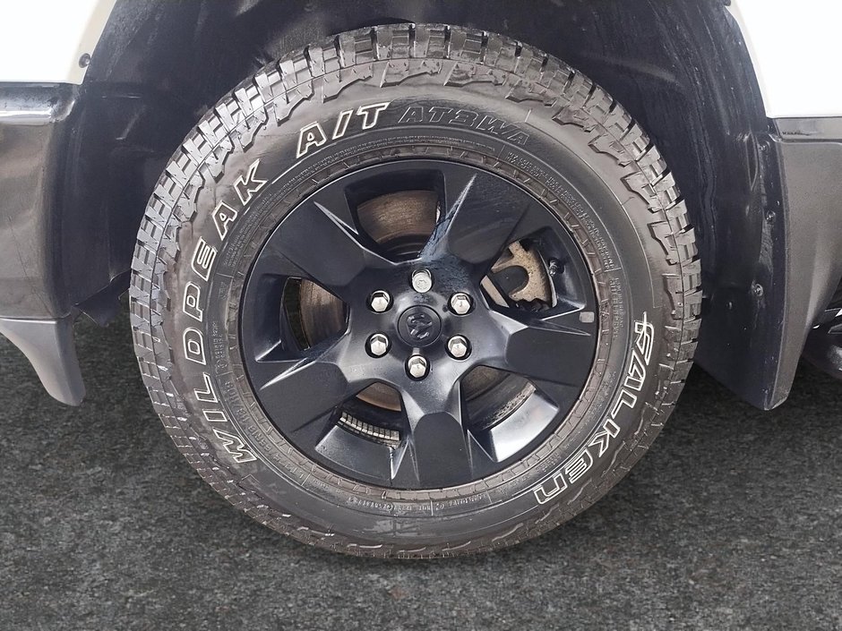 Ram 1500 BIG HORN 4X4 CREW CAB // V8 // BACK COUNTRY 2023-6