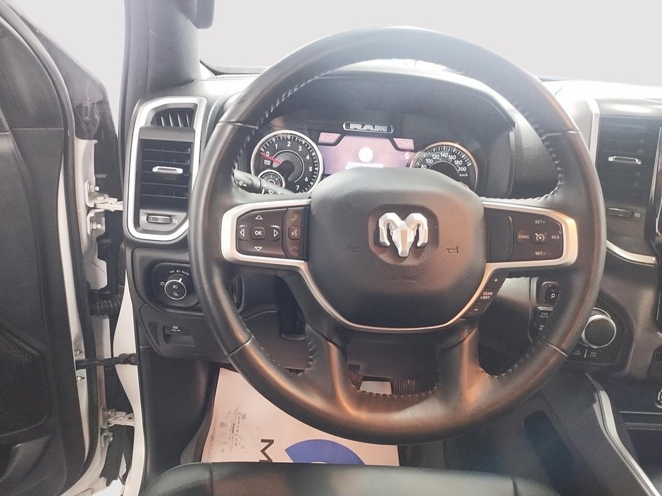 Ram 1500 BIG HORN 4X4 CREW CAB // V8 // BACK COUNTRY 2023-11