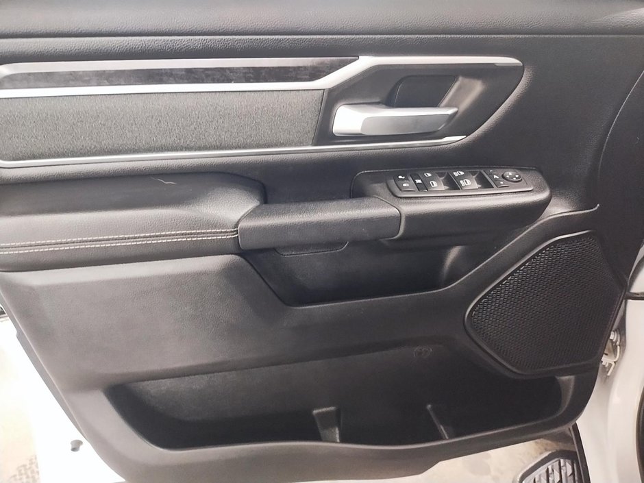 Ram 1500 BIG HORN 4X4 CREW CAB // V8 // BACK COUNTRY 2023-10