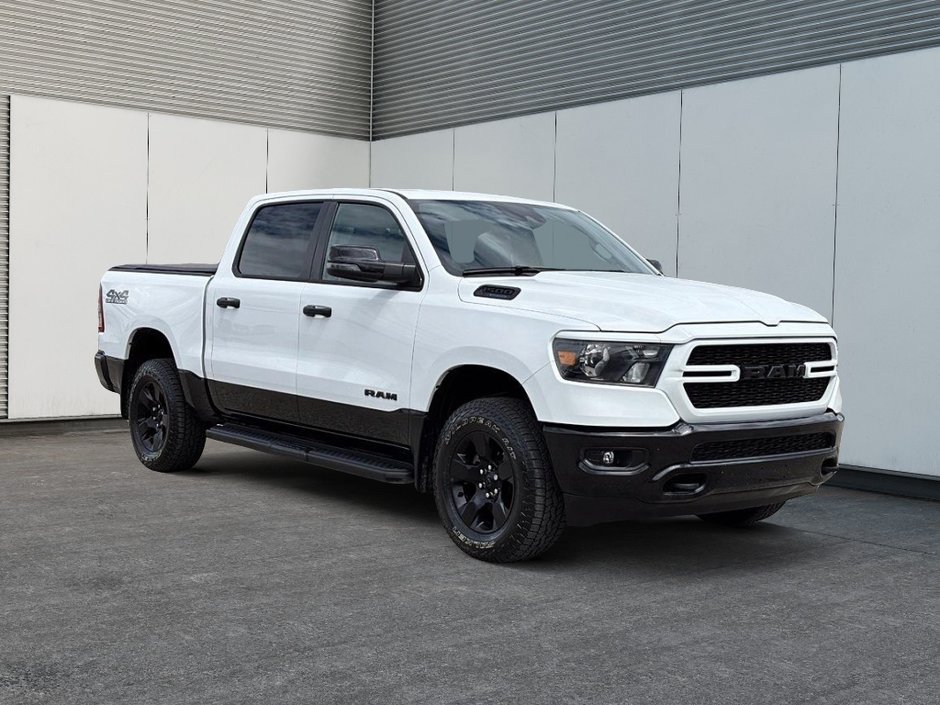2023 Ram 1500 BIG HORN 4X4 CREW CAB // V8 // BACK COUNTRY-1