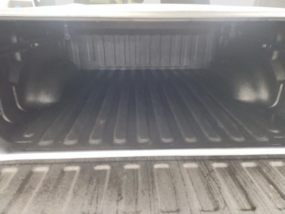 Ram 1500 BIG HORN 4X4 CREW CAB // V8 // BACK COUNTRY 2023-16