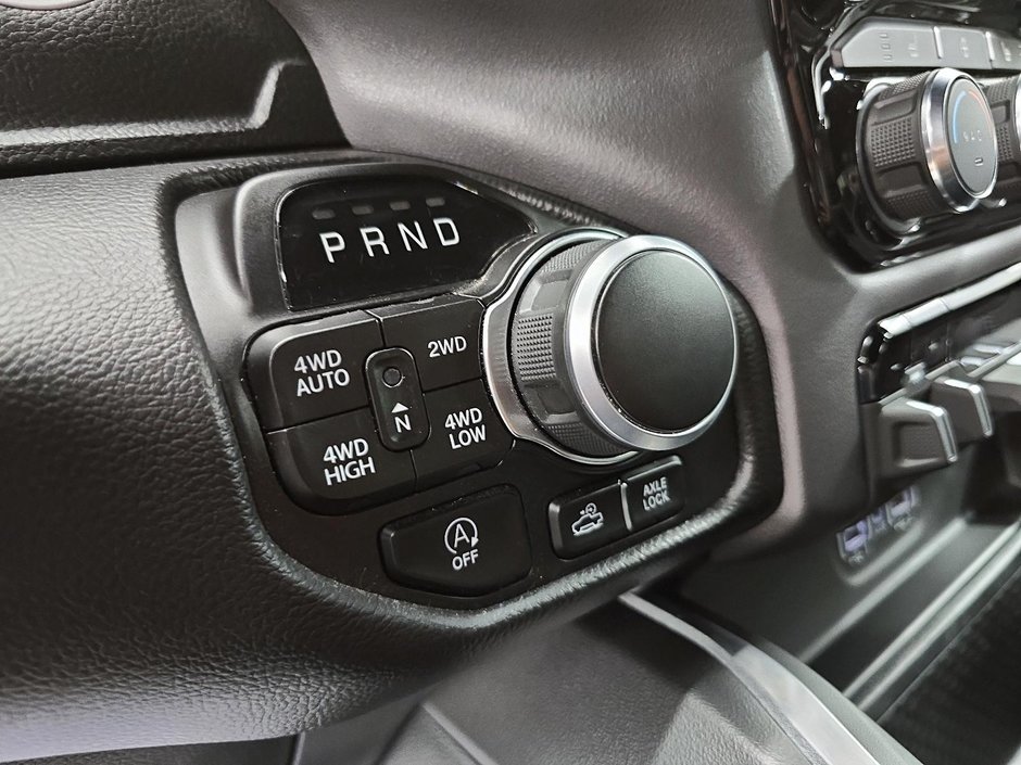 Ram 1500 BIG HORN 4X4 CREW CAB // V8 // TOUT-TERRAIN 2023-14