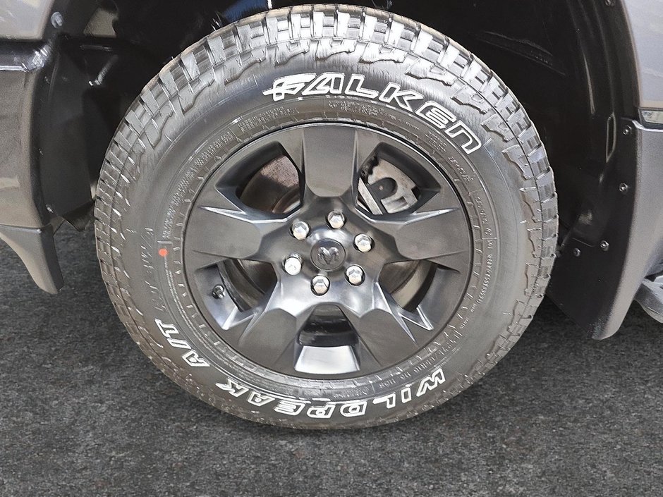 Ram 1500 BIG HORN 4X4 CREW CAB // V8 // TOUT-TERRAIN 2023-6