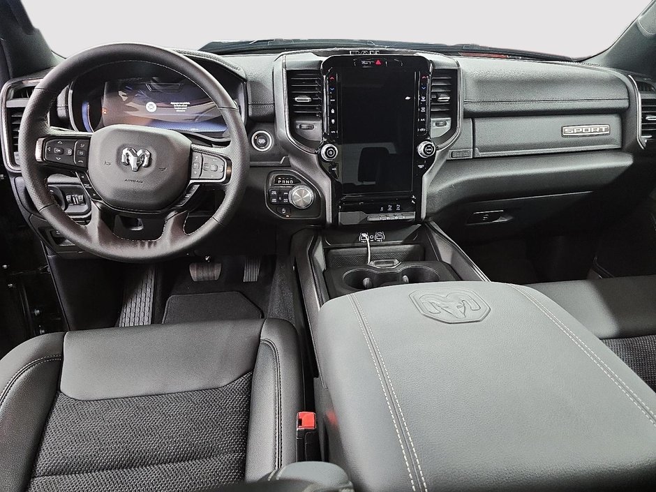 2025 Ram 1500 SPORT 4X4 CEW CAB // TOIT PANORAMIQUE-9