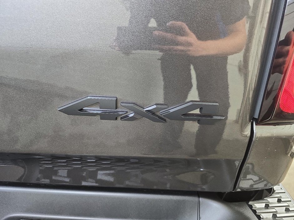 2025 Ram 1500 SPORT 4X4 CEW CAB // TOIT PANORAMIQUE-15