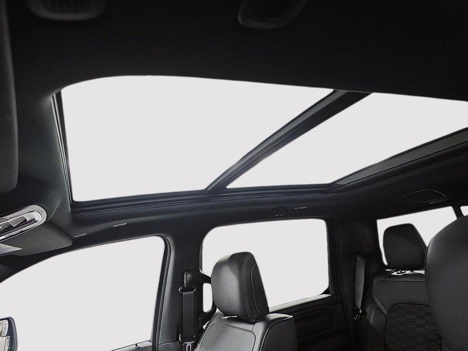 2025 Ram 1500 SPORT 4X4 CEW CAB // TOIT PANORAMIQUE-17