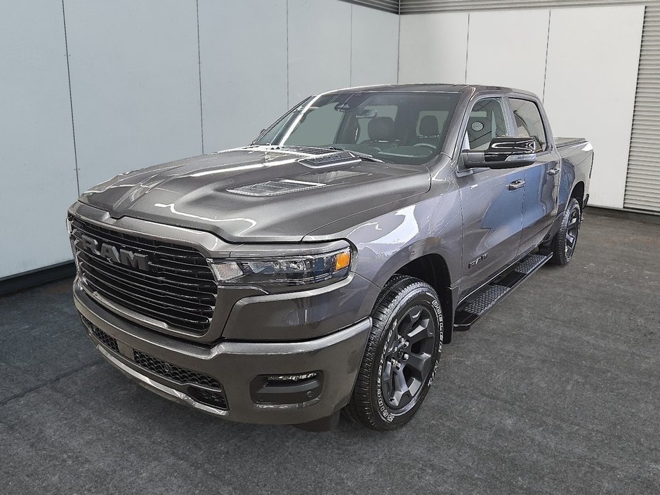Ram 1500 SPORT 4X4 CEW CAB // TOIT PANORAMIQUE 2025 à Sherbrooke, Québec
